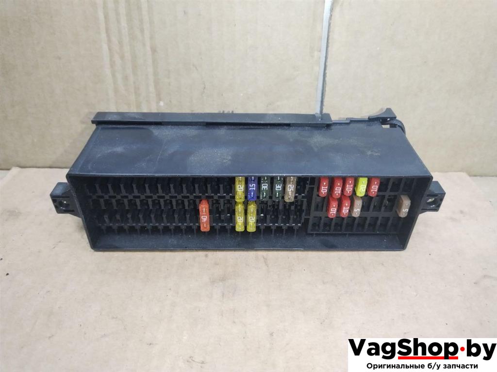блок предохранителей Volkswagen Golf Plus 2 поколение 2010, 1.6 л., TDi, CAY, дизель, МКПП, черный, хетчбэк 5 дв., передний привод, 6R0937615A - фото №1