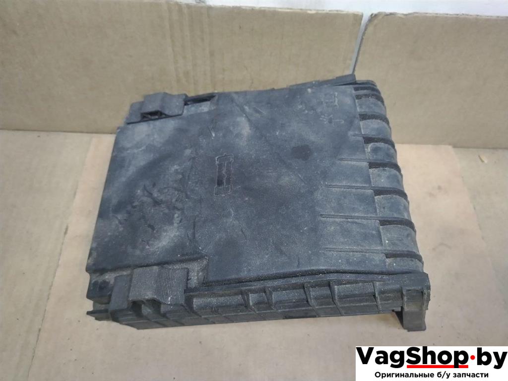 крышка блока предохранителей Volkswagen Golf Plus 2 поколение 2010, 1.6 л., TDi, CAY, дизель, МКПП, черный, хетчбэк 5 дв., передний привод, 1K0937132F - фото №1