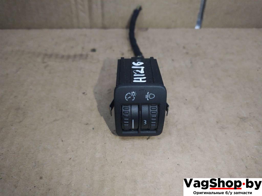 кнопка корректора фар Volkswagen Golf Plus 2 поколение 2010, 1.6 л., TDi, CAY, дизель, МКПП, черный, хетчбэк 5 дв., передний привод, 5M0941333A - фото №1