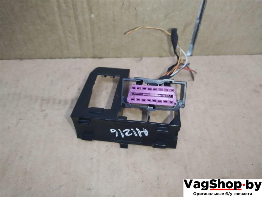 Разъем (фишка) проводки Volkswagen Golf Plus 2 поколение 2010, 1.6 л., TDi, CAY, дизель, МКПП, черный, хетчбэк 5 дв., передний привод, 3A0972695A, 5N0971845E - фото №1