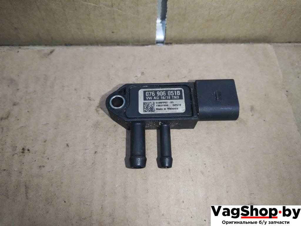 датчик давления (температуры) выхлопных газов Volkswagen Golf Plus 2 поколение 2010, 1.6 л., TDi, CAY, дизель, МКПП, черный, хетчбэк 5 дв., передний привод, 076906051B - фото №1