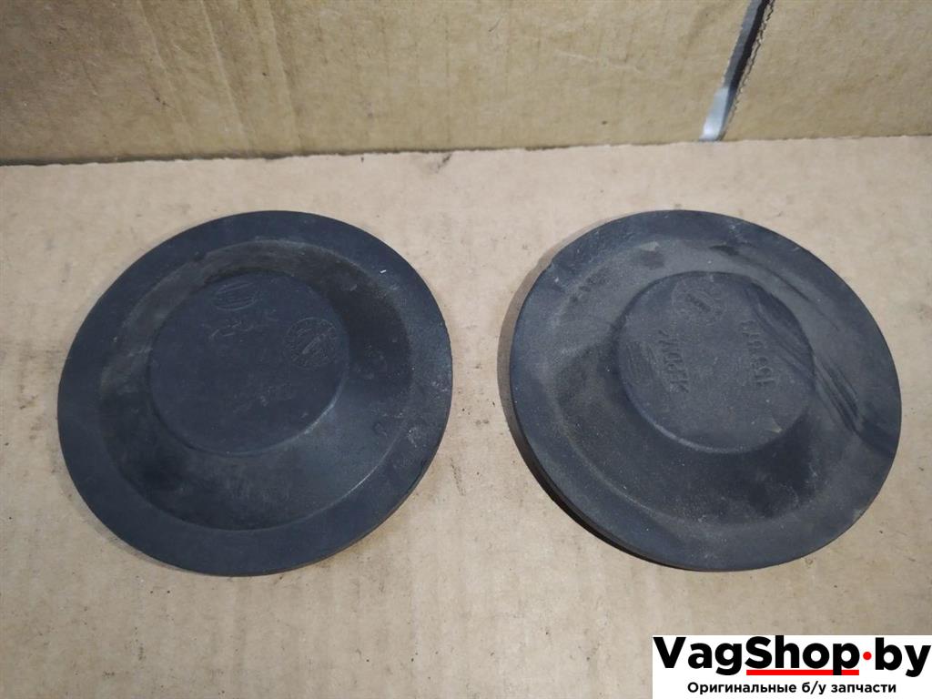 Крышка (заглушка) задняя фары Volkswagen Golf Plus 2 поколение 2010, 1.6 л., TDi, CAY, дизель, МКПП, черный, хетчбэк 5 дв., передний привод, 153873 - фото №1