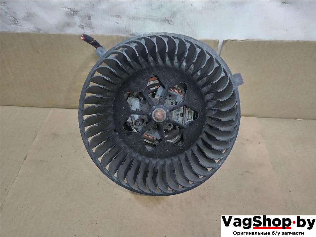 моторчик печки Volkswagen Golf Plus 2 поколение 2010, 1.6 л., TDi, CAY, дизель, МКПП, черный, хетчбэк 5 дв., передний привод, 1K2819015C - фото №1