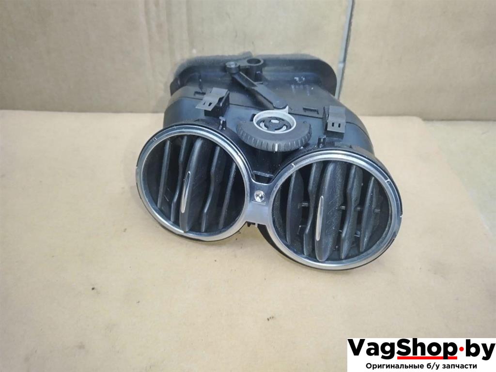 дефлектор обдува салона Volkswagen Golf Plus 2 поколение 2010, 1.6 л., TDi, CAY, дизель, МКПП, черный, хетчбэк 5 дв., передний привод, 5M0819062, 5M0819357, 5M0819728H - фото №1