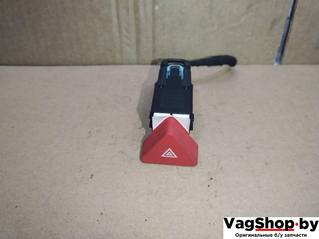 кнопка аварийной сигнализации Volkswagen Golf Plus 2 поколение 2010, 1.6 л., TDi, CAY, дизель, МКПП, черный, хетчбэк 5 дв., передний привод, 5M0953509A - фото №1