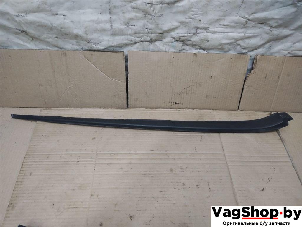 молдинг лобового стекла Volkswagen Golf Plus 2 поколение 2010, 1.6 л., TDi, CAY, дизель, МКПП, черный, хетчбэк 5 дв., передний привод, 5M0854328D - фото №1