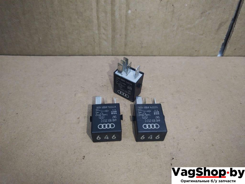 реле (прочие) Volkswagen Golf Plus 2 поколение 2010, 1.6 л., TDi, CAY, дизель, МКПП, черный, хетчбэк 5 дв., передний привод, 646, 4H0951253C - фото №1