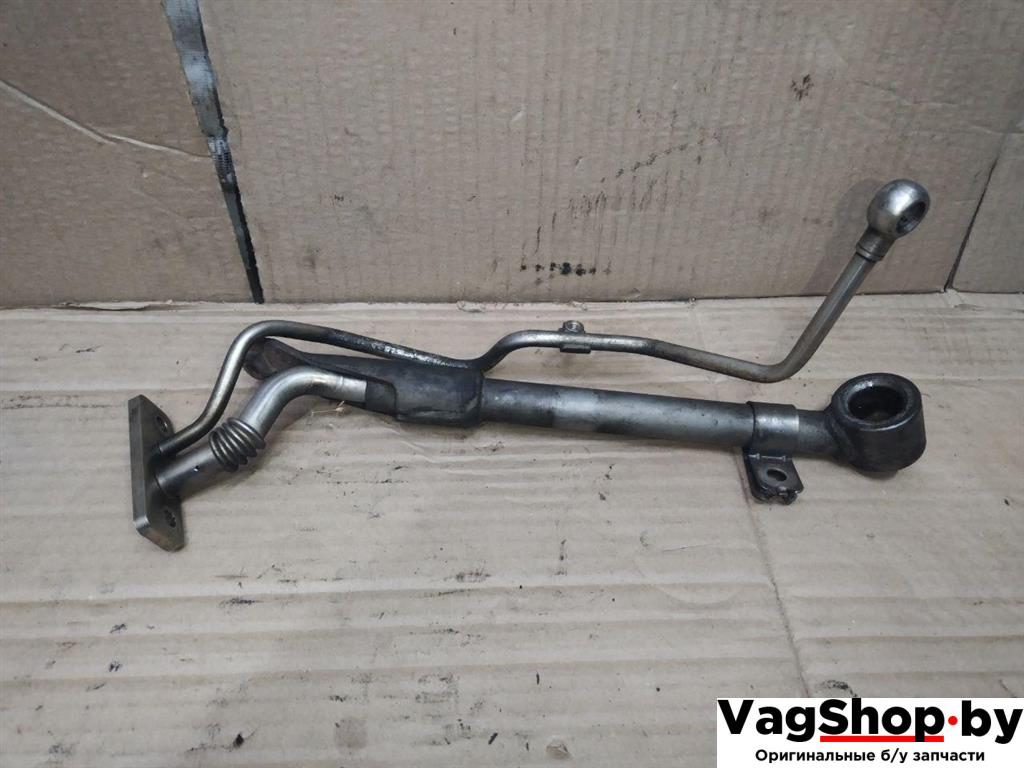 масляная трубка турбины Volkswagen Golf Plus 2 поколение 2010, 1.6 л., TDi, CAY, дизель, МКПП, черный, хетчбэк 5 дв., передний привод, 03L145535A, 03L145736M - фото №1