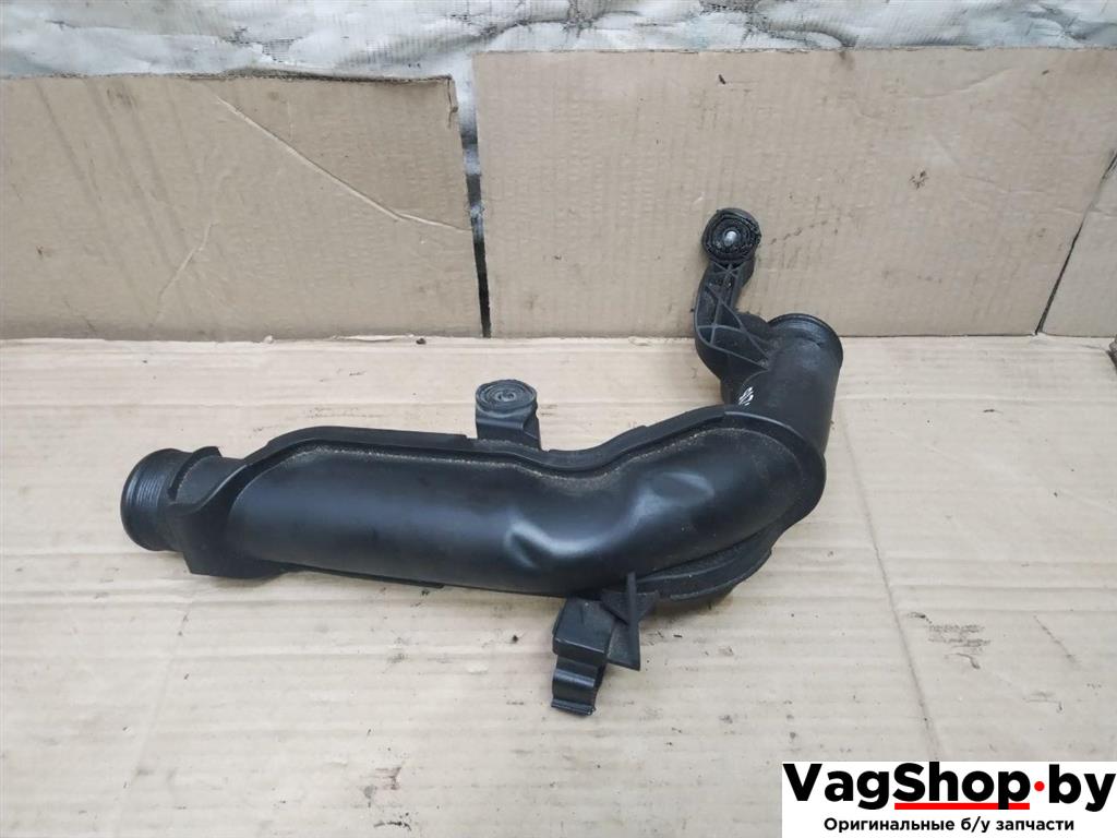 патрубок интеркулера Volkswagen Golf Plus 2 поколение 2010, 1.6 л., TDi, CAY, дизель, МКПП, черный, хетчбэк 5 дв., передний привод, 1K0145770AE - фото №1