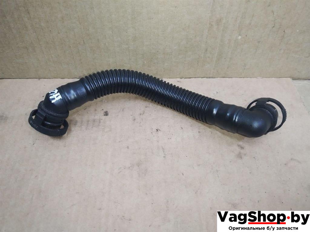 патрубок вентиляции картера Volkswagen Golf Plus 2 поколение 2010, 1.6 л., TDi, CAY, дизель, МКПП, черный, хетчбэк 5 дв., передний привод, 03L103493G - фото №1