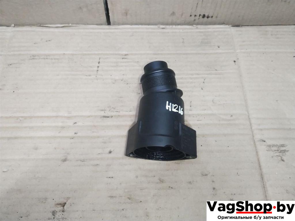 патрубок турбины Volkswagen Golf Plus 2 поколение 2010, 1.6 л., TDi, CAY, дизель, МКПП, черный, хетчбэк 5 дв., передний привод, 03L131111J - фото №1