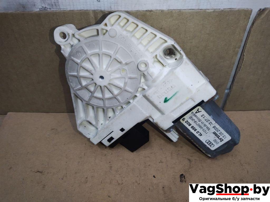 моторчик стеклоподъемника передний правый Audi Q7 4L 2008, 3.0 л., TDi, дизель, АКПП, черный, внедорожник 5 дв., полный привод, 4L0959802B - фото №1