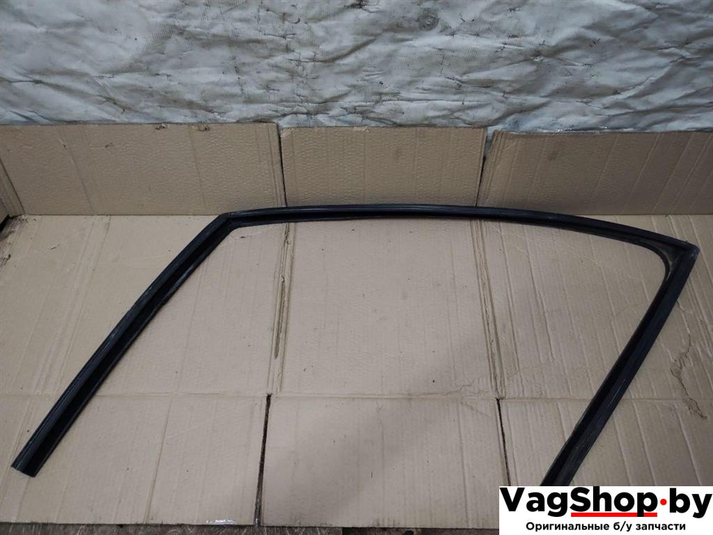 направляющая стекла Audi Q7 4L 2008, 3.0 л., TDi, дизель, АКПП, черный, внедорожник 5 дв., полный привод, 4L0837439B - фото №1