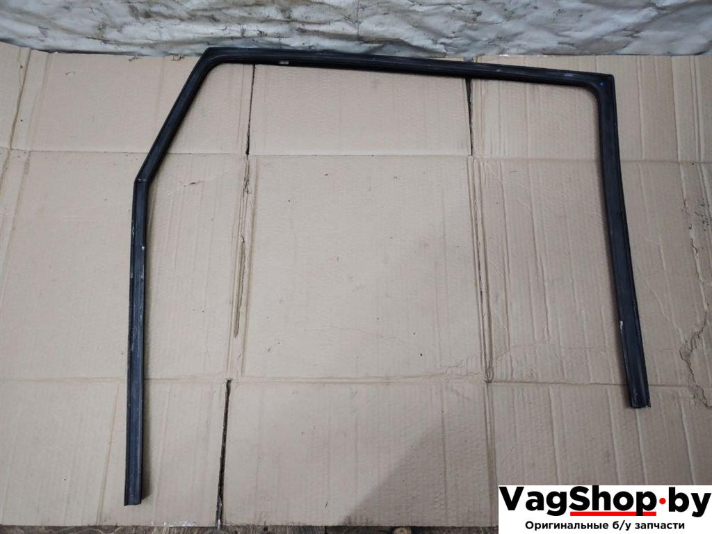 направляющая стекла Audi Q7 4L 2008, 3.0 л., TDi, дизель, АКПП, черный, внедорожник 5 дв., полный привод, 4L0839439B - фото №1