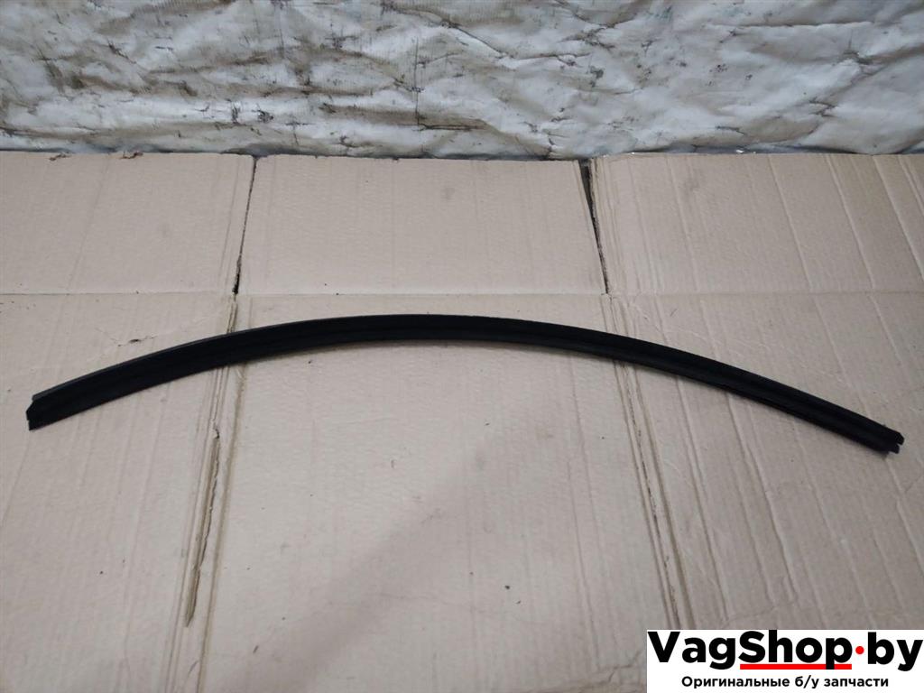 уплотнитель Audi Q7 4L 2008, 3.0 л., TDi, дизель, АКПП, черный, внедорожник 5 дв., полный привод, 4L0837479 - фото №1