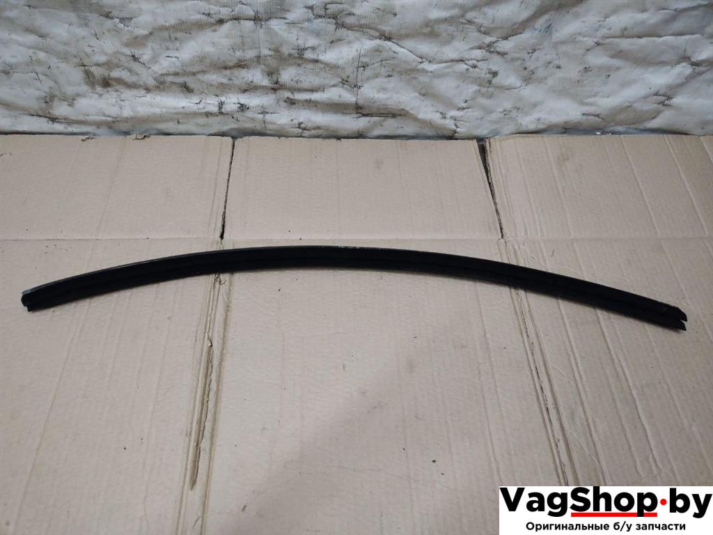 уплотнитель Audi Q7 4L 2008, 3.0 л., TDi, дизель, АКПП, черный, внедорожник 5 дв., полный привод, 4L0837480 - фото №1