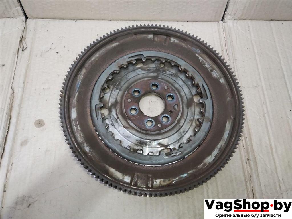 маховик Volkswagen Golf Plus 2 поколение 2010, 1.6 л., TDi, CAY, дизель, АКПП, красный, хетчбэк 5 дв., передний привод, 03L105266AJ - фото №1