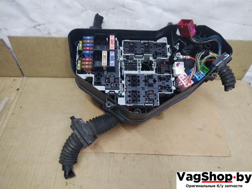 блок предохранителей Audi Q7 4L 2008, 3.0 л., TDi, дизель, АКПП, черный, внедорожник 5 дв., полный привод - фото №1