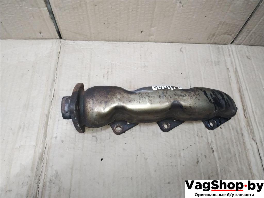 коллектор выпускной Audi Q7 4L 2008, 3.0 л., TDi, дизель, АКПП, черный, внедорожник 5 дв., полный привод, 059253033L - фото №1