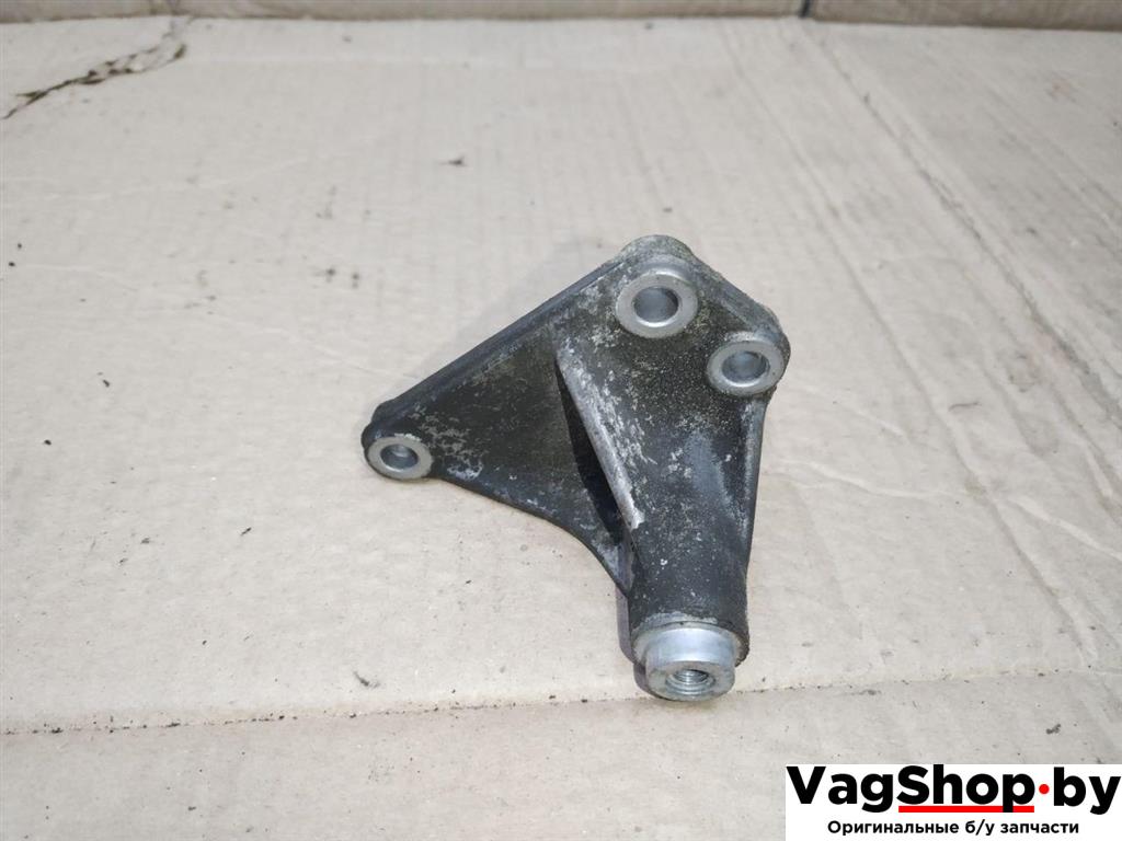 кронштейн (крепление) Audi Q7 4L 2008, 3.0 л., TDi, дизель, АКПП, черный, внедорожник 5 дв., полный привод, 059145174A - фото №1