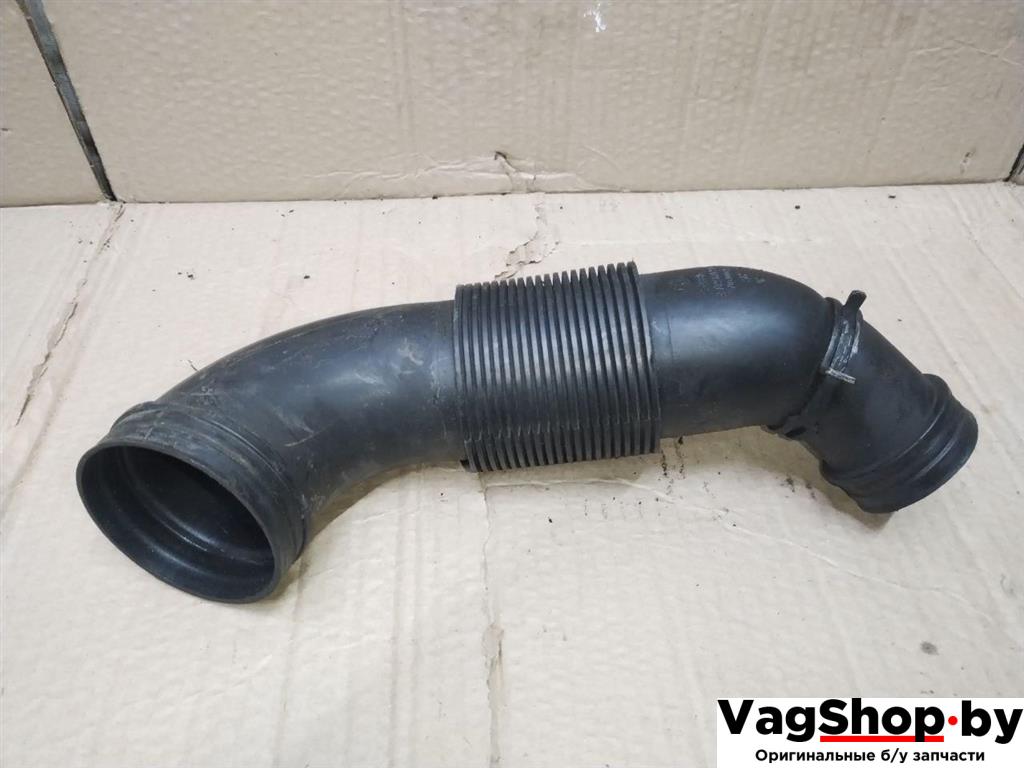 патрубок воздушного фильтра Audi Q7 4L 2008, 3.0 л., TDi, дизель, АКПП, черный, внедорожник 5 дв., полный привод, 7L6129627F - фото №1
