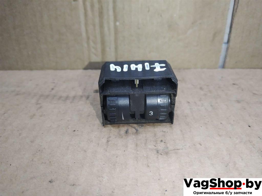 кнопка корректора фар Volkswagen Caddy 3 поколение 2007, 1.9 л., TDi, BSU, дизель, МКПП, сине-зеленый, минивэн, передний привод, 2K0941333A - фото №1