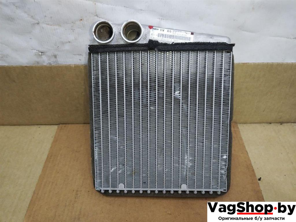 радиатор отопителя (печки) Volkswagen Golf 5 поколение 2007, 1.9 л., TDi, BLS, дизель, МКПП, черный, универсал, передний привод, 1K0819031A - фото №1