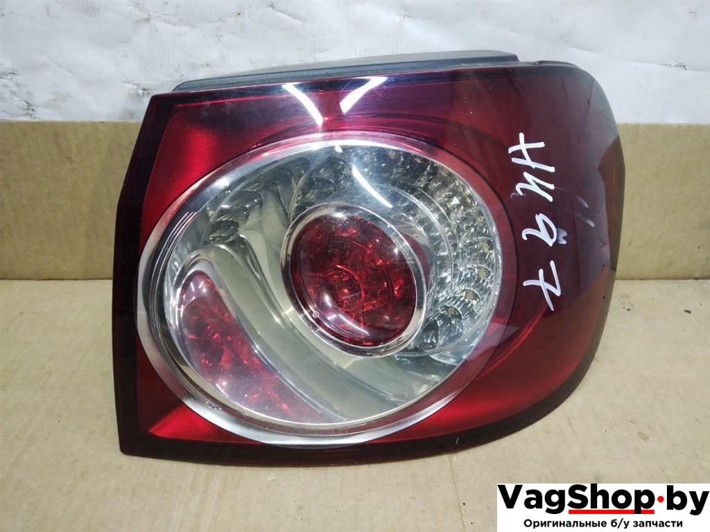 фонарь задний правый Volkswagen Golf Plus 2 поколение 2010, 1.6 л., TDi, CAY, дизель, АКПП, красный, хетчбэк 5 дв., передний привод, 5M0945096S - фото №1