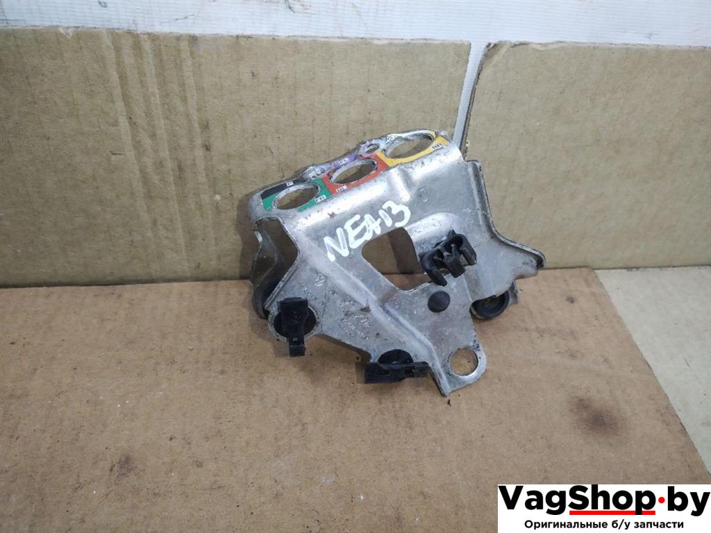 Кронштейн компрессора пневмоподвески Audi Q7 4L 2007, 3.0 л., TDi, BUG, дизель, АКПП, черный, внедорожник 5 дв., полный привод, 7L0616251 - фото №1