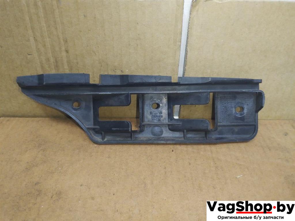 крепление ( кронштейн ) крыла Volkswagen Golf 5 поколение 2005, 2.0 л., TDi, BMM, дизель, АКПП, черный, хетчбэк 5 дв., передний привод, 1K0807184 - фото №1