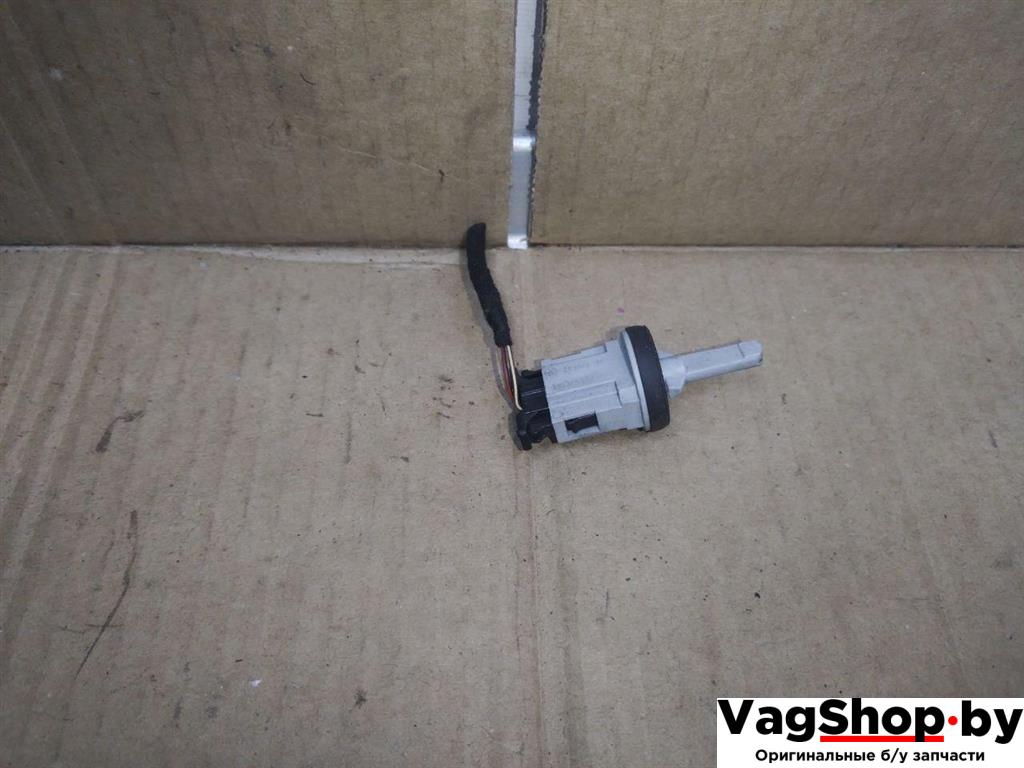 датчик температуры Volkswagen Golf Plus 2 поколение 2010, 1.6 л., TDi, CAY, дизель, АКПП, красный, хетчбэк 5 дв., передний привод, 1K0907543G - фото №1