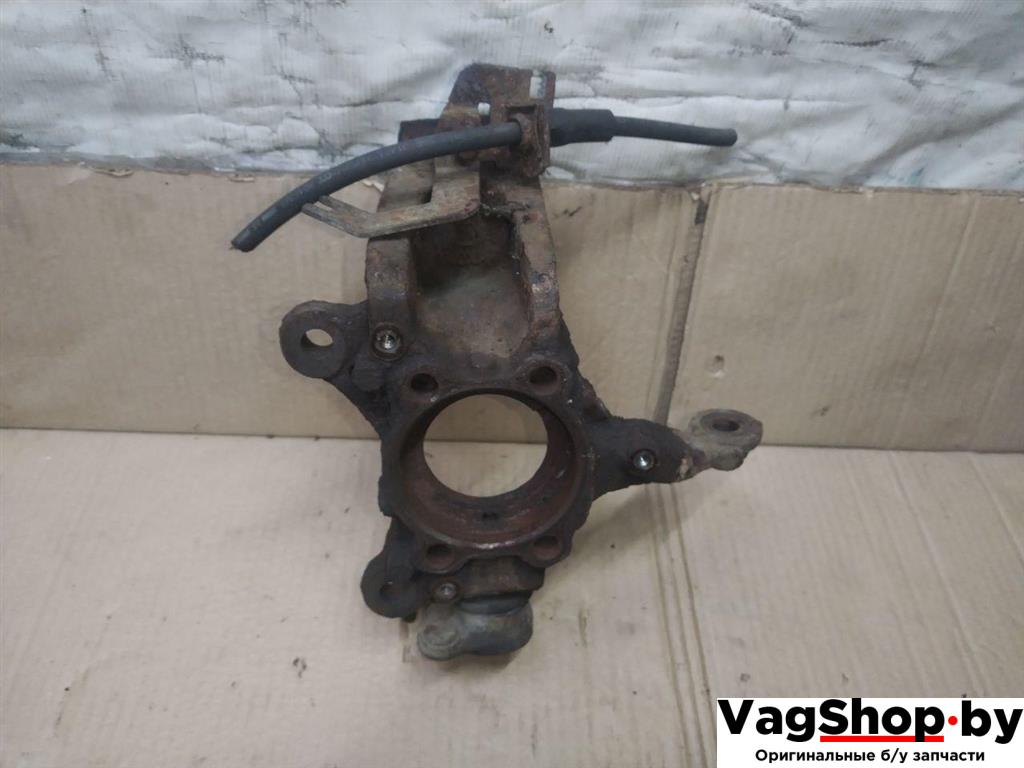 кулак поворотный левый Volkswagen Golf Plus 2 поколение 2010, 1.6 л., TDi, CAY, дизель, АКПП, красный, хетчбэк 5 дв., передний привод - фото №1