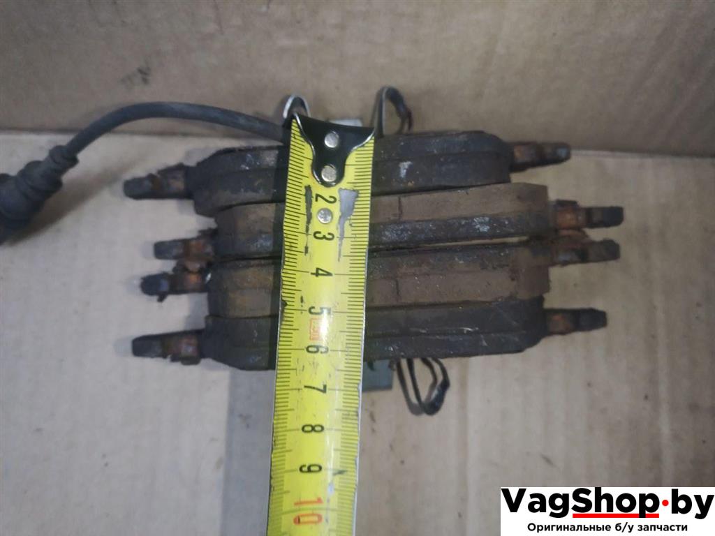 тормозные колодки Volkswagen Golf Plus 2 поколение 2010, 1.6 л., TDi, CAY, дизель, АКПП, красный, хетчбэк 5 дв., передний привод - фото №1