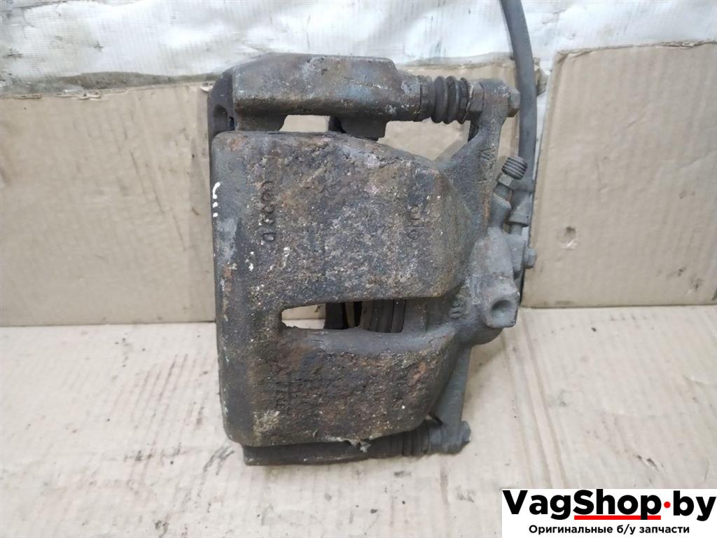 суппорт передний правый Volkswagen Sharan 2 поколение 2011, 2.0 л., TDi, CFF, дизель, МКПП, черный, минивэн, передний привод - фото №1