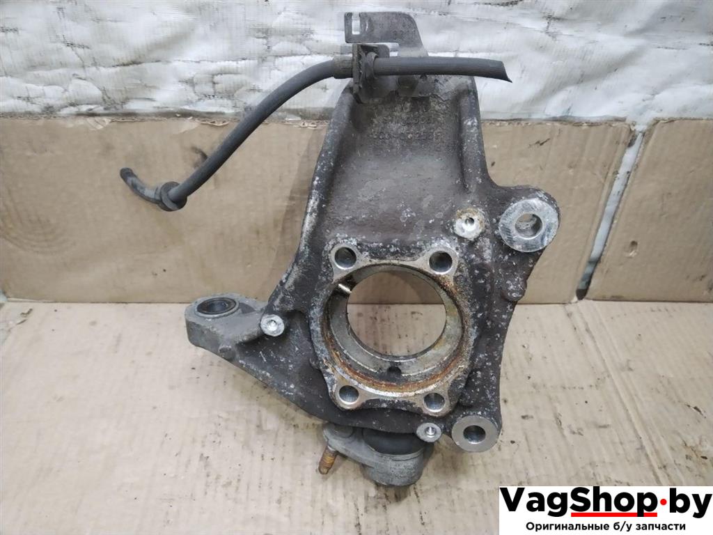 кулак поворотный правый Volkswagen Sharan 2 поколение 2011, 2.0 л., TDi, CFF, дизель, МКПП, черный, минивэн, передний привод, 3C0407258F - фото №1