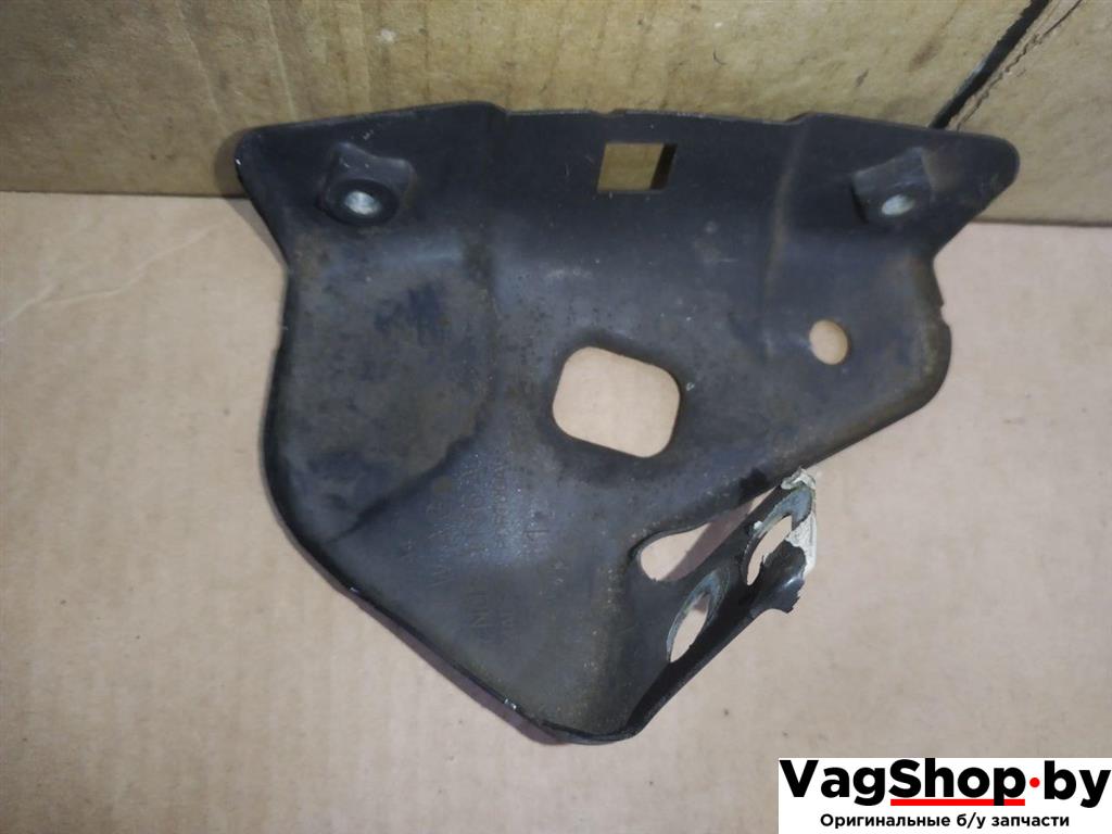 крепление ( кронштейн ) крыла Volkswagen Sharan 2 поколение 2011, 2.0 л., TDi, CFF, дизель, МКПП, черный, минивэн, передний привод, 7N0821136A - фото №1