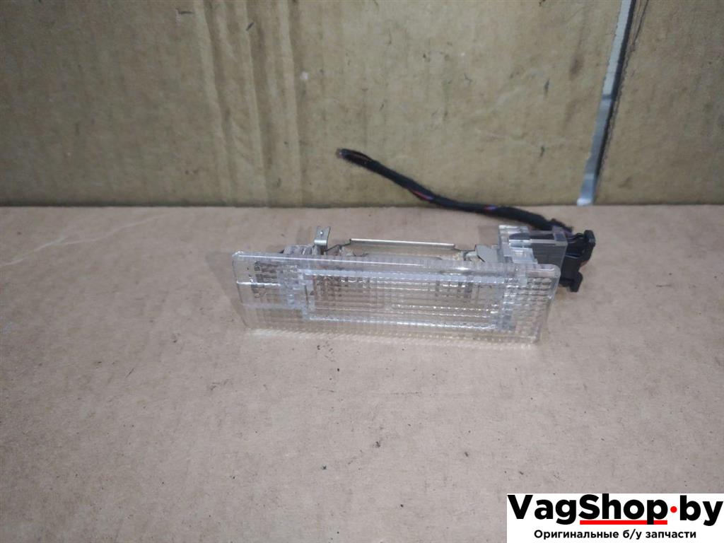фонарь салона (плафон) Volkswagen Sharan 2 поколение 2011, 2.0 л., TDi, CFF, дизель, МКПП, черный, минивэн, передний привод, 7L6947101A - фото №1