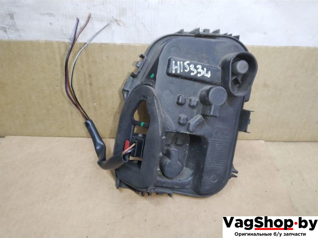 панель заднего правого фонаря Volkswagen Sharan 2 поколение 2011, 2.0 л., TDi, CFF, дизель, МКПП, черный, минивэн, передний привод, 7N0945257 - фото №1