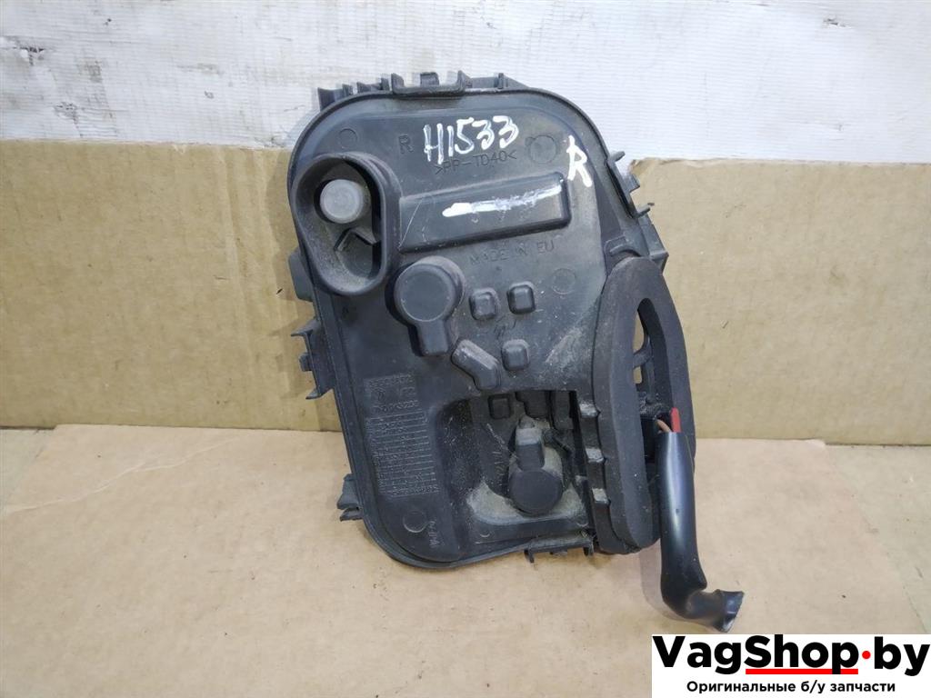 панель заднего правого фонаря Volkswagen Sharan 2 поколение 2011, 2.0 л., TDi, CFF, дизель, МКПП, черный, минивэн, передний привод, 7N0945258 - фото №1