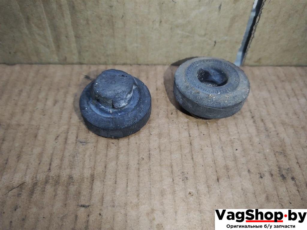 кронштейн радиатора Audi A6 4F/C6 2006, 3.2 л., FSI, AUK, бензин, АКПП, белый, универсал, полный привод, 8D0121275 - фото №1