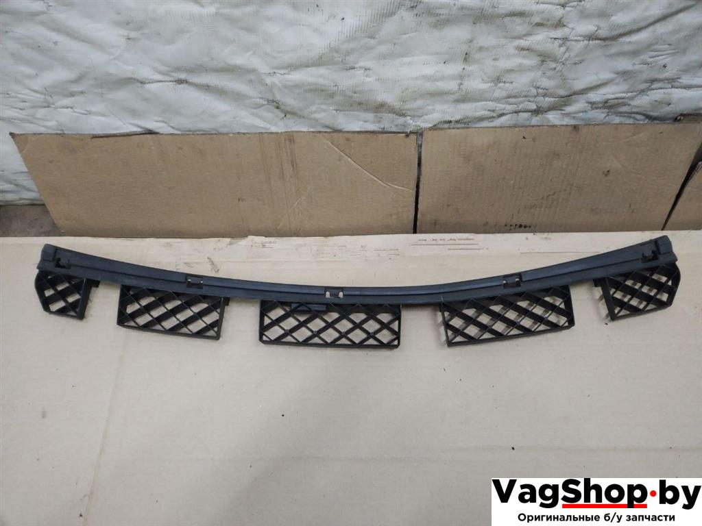 Крепление бампера заднего Volkswagen Sharan 2 поколение 2011, 2.0 л., TDi, CFF, дизель, МКПП, черный, минивэн, передний привод, 7N0807863 - фото №1