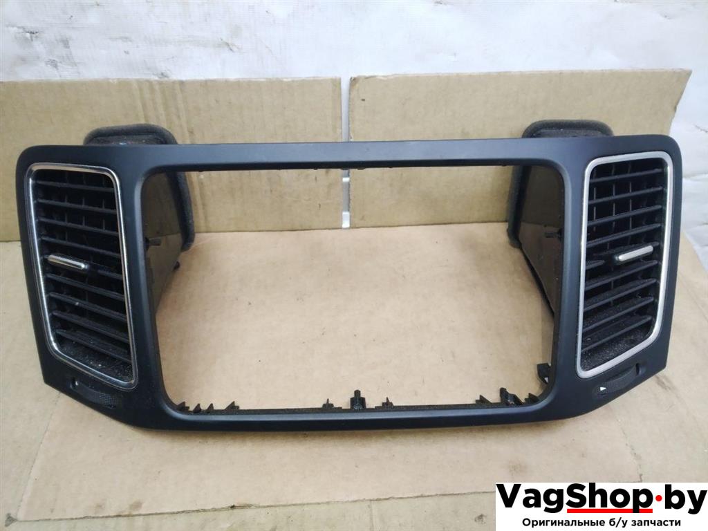 дефлектор обдува салона Volkswagen Sharan 2 поколение 2011, 2.0 л., TDi, CFF, дизель, МКПП, черный, минивэн, передний привод, 7N0858069D - фото №1