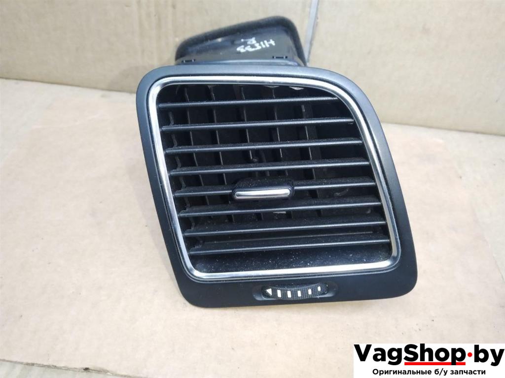 дефлектор обдува салона Volkswagen Sharan 2 поколение 2011, 2.0 л., TDi, CFF, дизель, МКПП, черный, минивэн, передний привод, 7N0819704D - фото №1