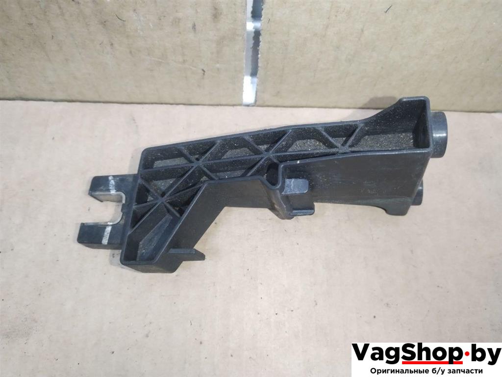 крепление фары правой Volkswagen Sharan 2 поколение 2011, 2.0 л., TDi, CFF, дизель, МКПП, черный, минивэн, передний привод, 1301398276 - фото №1