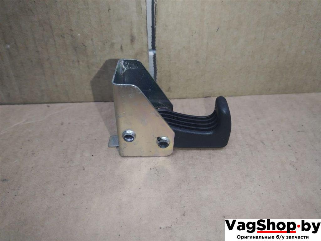 Крючок крепежный Volkswagen Sharan 2 поколение 2011, 2.0 л., TDi, CFF, дизель, МКПП, черный, минивэн, передний привод, 1Z9867615D - фото №1