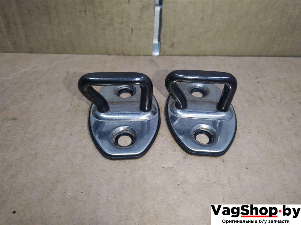 ответная часть (скоба) замка двери Volkswagen Sharan 2 поколение 2011, 2.0 л., TDi, CFF, дизель, МКПП, черный, минивэн, передний привод, 5K0837033 - фото №1