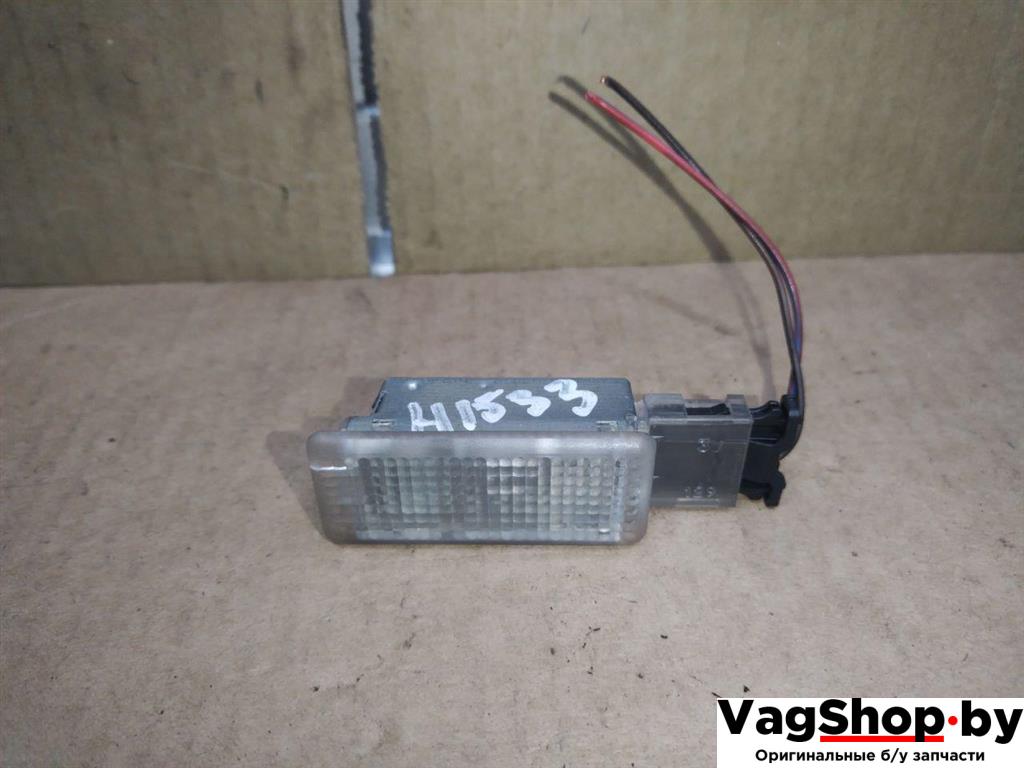 фонарь салона (плафон) Volkswagen Sharan 2 поколение 2011, 2.0 л., TDi, CFF, дизель, МКПП, черный, минивэн, передний привод, 6L0947565, 7L0947415 - фото №1