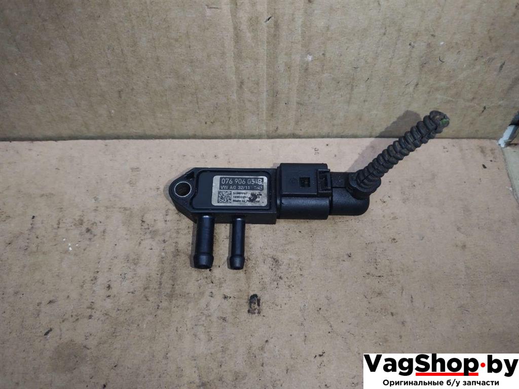 датчик давления (температуры) выхлопных газов Volkswagen Sharan 2 поколение 2011, 2.0 л., TDi, CFF, дизель, МКПП, черный, минивэн, передний привод, 076906051B - фото №1