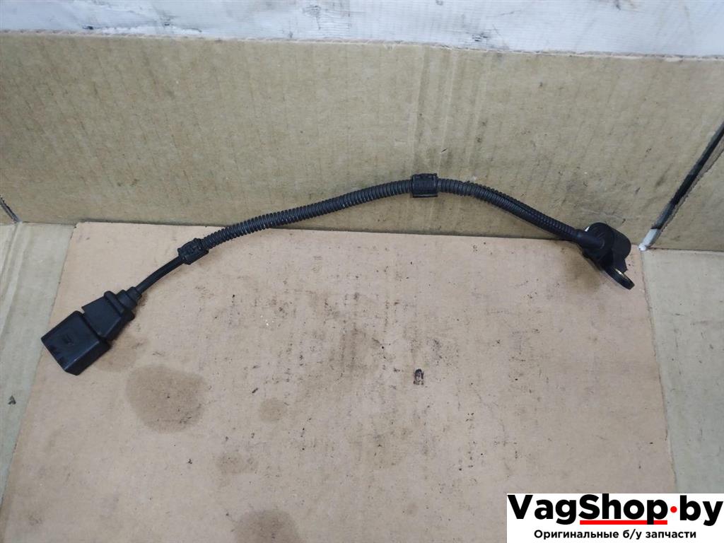 датчик распредвала Volkswagen Sharan 2 поколение 2011, 2.0 л., TDi, CFF, дизель, МКПП, черный, минивэн, передний привод, 03L907601 - фото №1