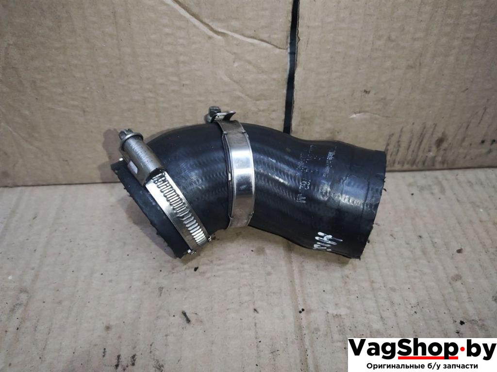 патрубок интеркулера Volkswagen Sharan 2 поколение 2011, 2.0 л., TDi, CFF, дизель, МКПП, черный, минивэн, передний привод, 5N0145762AM - фото №1